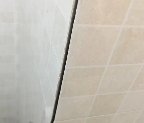 湖州瓷砖空鼓维修公司分享阳台瓷砖脱落的修复过程可以分为以下几个步骤